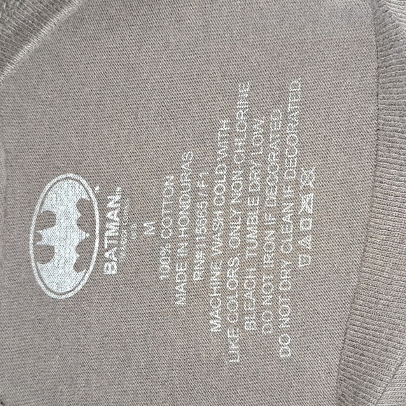 Vintage Batman Tee Size Medium Gray with Yellow Logo Unisex - Picture 4 of 4